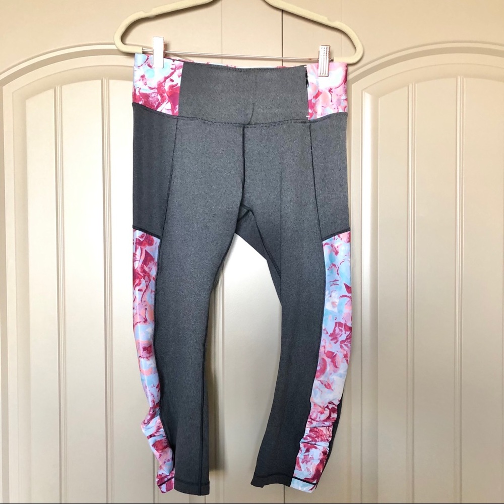 CALIA by Carrie Underwood Floral Yoga Capri Pants - Picture 4 of 7